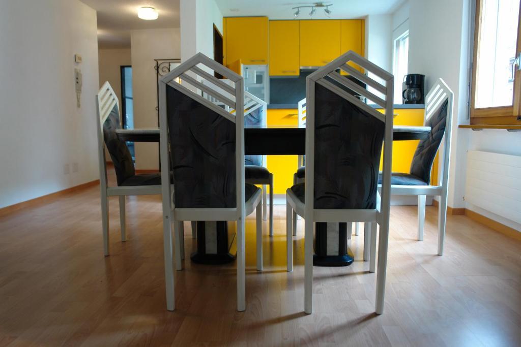 Myzermatt Monazit Apartment Ruang foto